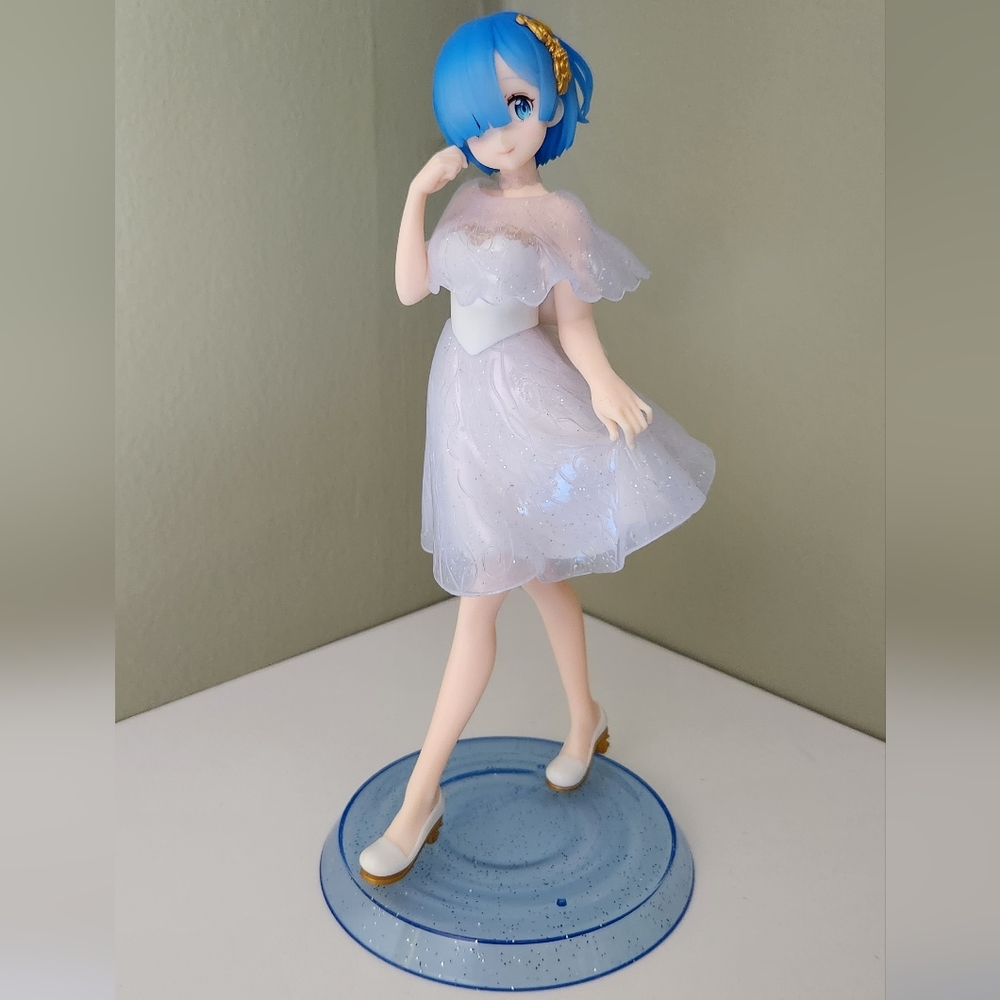 Rem Elegant Figure